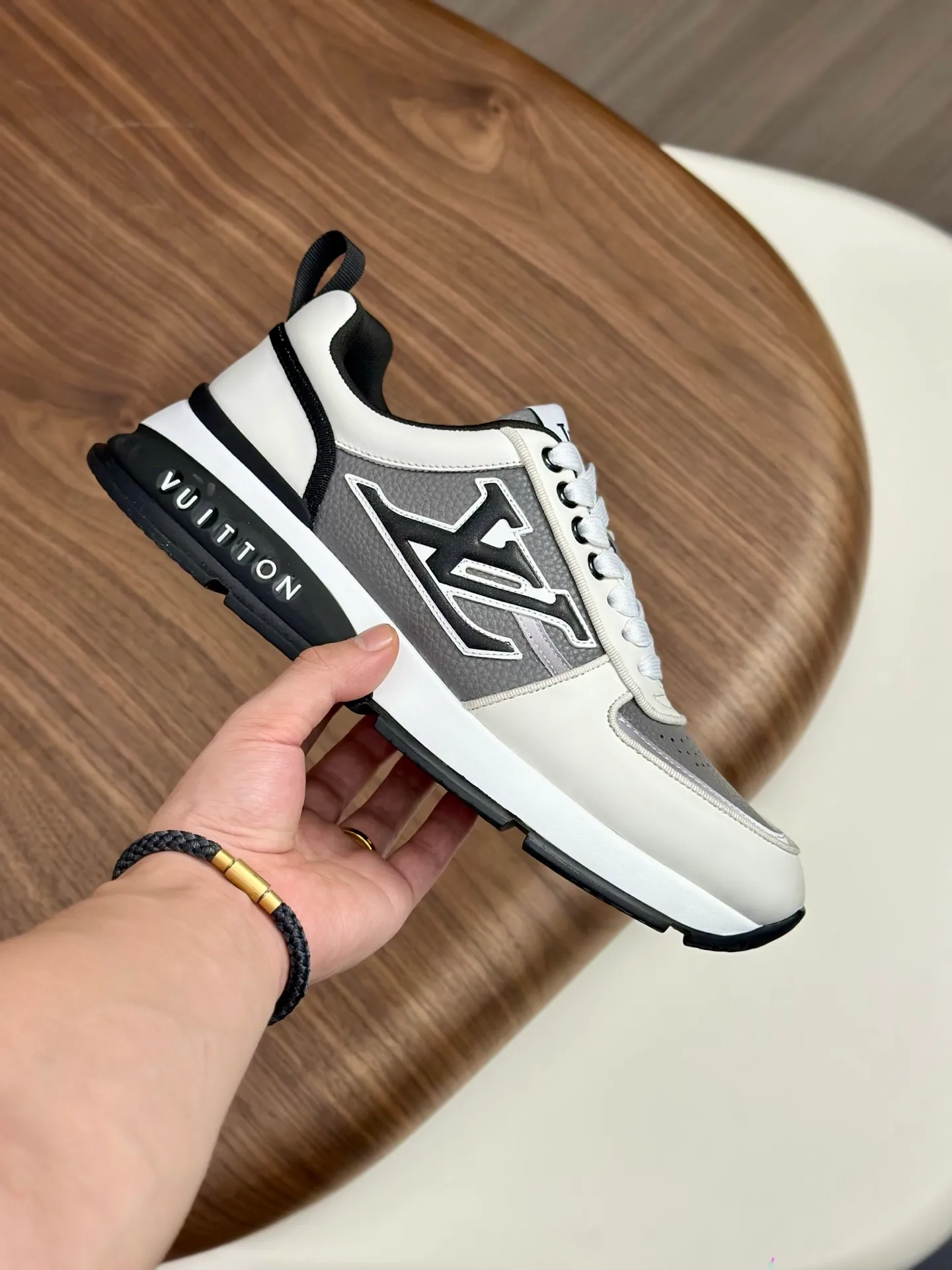 Men's shoes💰820 Lv 🔍Top purchasing agent🇮🇹 Louis Vuitton, the sports sneaker counter is synchronized, the uppers are imported from Italy, high-quality splicing colorful and complex crafts, the imported mesh padding is soft and comfortable, soles: original soles specially provided by the original factory, T men's men's shoes 💰U exclusive movable molded soles are super comfortable, original factory and single goods, 🔍🔍high quality, you can enter and leave the counter at will, welcome to compare, code number 38-44 (customized 45)